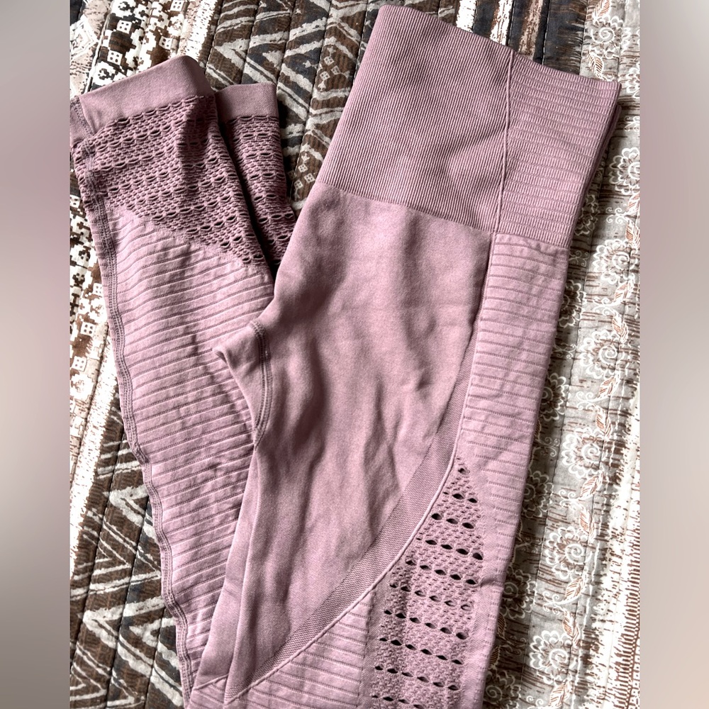 Muave workout leggings